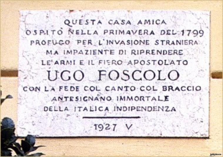 Lapide in onore del grande poeta Ugo Foscolo