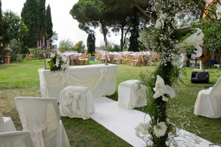 Cerimonia di matrimonio all'aperto