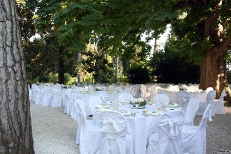 Matrimonio total white in giardino - Abbazia Santa Maria in Potenza