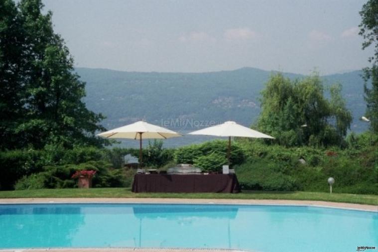 Allestimento in giardino per il ricevimento di matrimonio