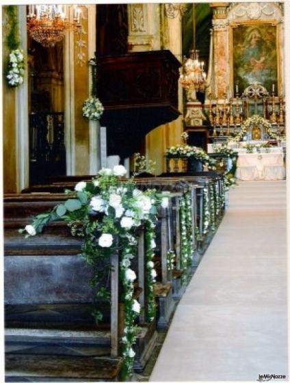 Allestimento della chiesa per la celebrazione del matrimonio