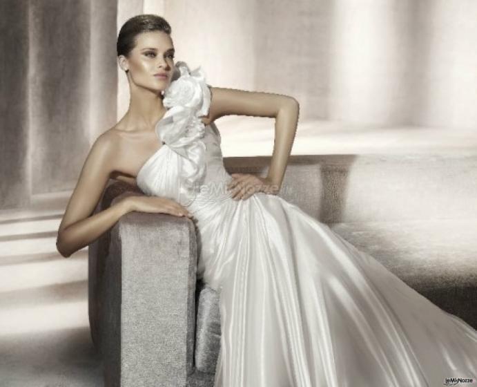 Vestito da sposa con spallina pomposa - Modello Pagoda di Pronovias