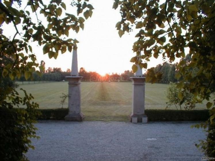 Ricevimento di nozze al tramonto a Villa Schiarino Lena