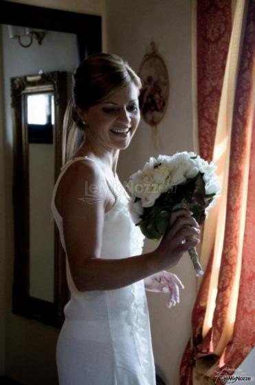 Sposa con bouquet