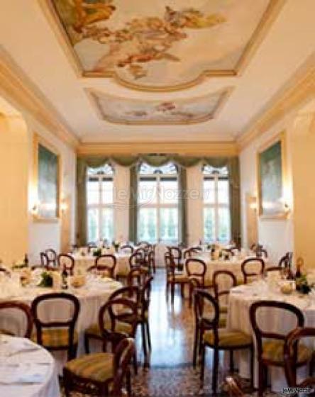 Sala allestita per il ricevimento di matrimonio