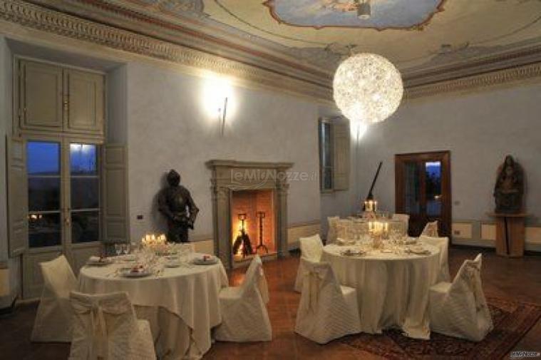 Sala interna della villa allestita per il ricevimento di matrimonio