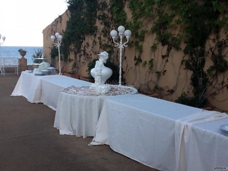 Catering Petit Café Nobel - Allestimento del banchetto nuziale in stile total white