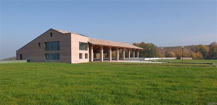 Il giardino immenso  che circonda l'Antico Casale delle Vigne