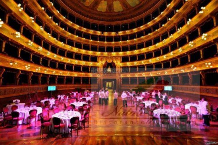 Allestimento di un banchetto a teatro