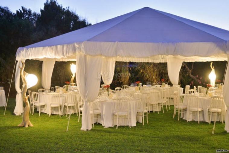 Mise en place bianca per il matrimonio