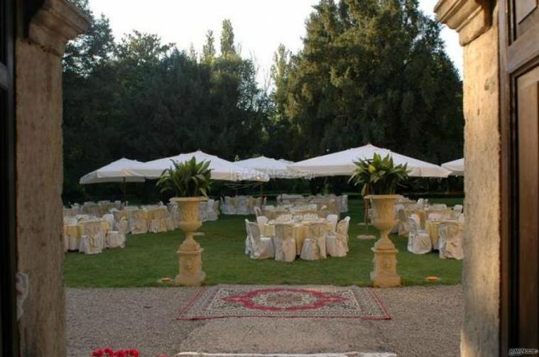 Ricevimento di matrimonio nel parco della villa