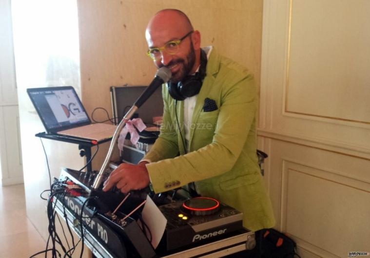 Frog - Il Dj che allestisce la sua postazione