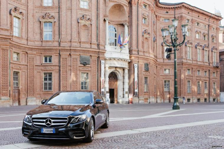 Autonoleggio Stefano Tudisco - L'auto per le nozze a Piazza Carignano  a Torino