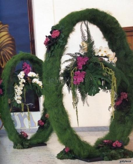 Decorazione floreale per il ricevimento di matrimonio