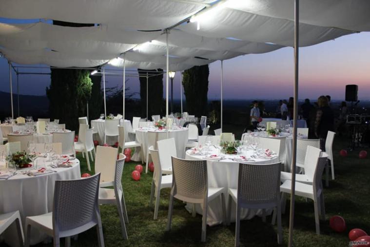 Torre in Pietra - Allestimento del gazebo per il matrimonio