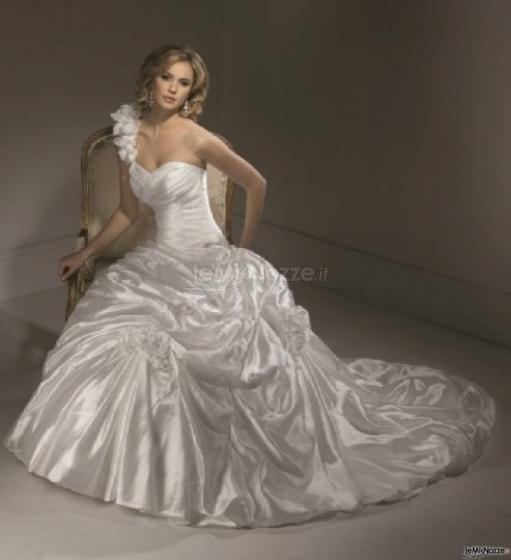 Abiti da sposa monospalla con scollo a cuore - Modello Cameo di Maggie Sottero