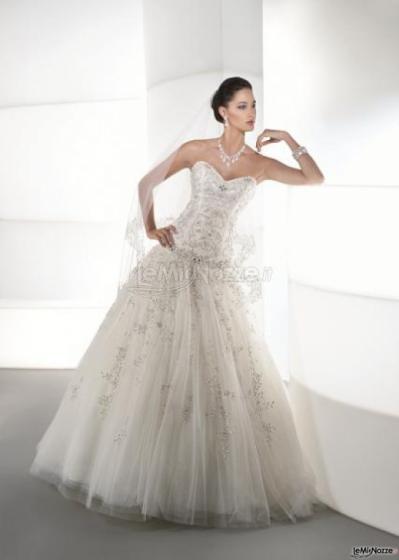 Splendore Atelier - Abito da sposa lungo con corpetto lavorato a mano