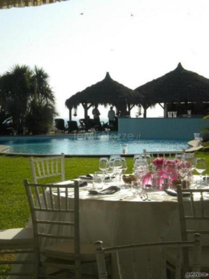 Matrimonio a bordo piscina