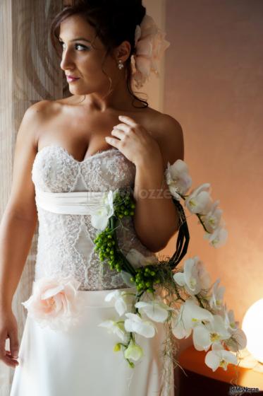 Sposa con bouquet