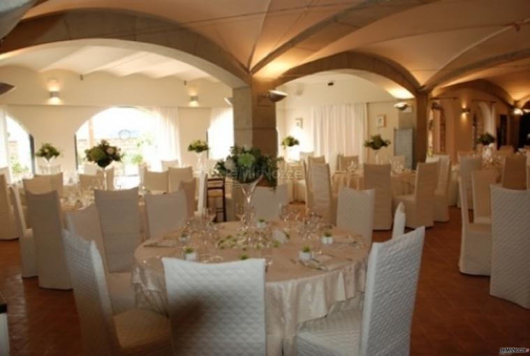 Allestimento del ristorante per il ricevimento di matrimonio