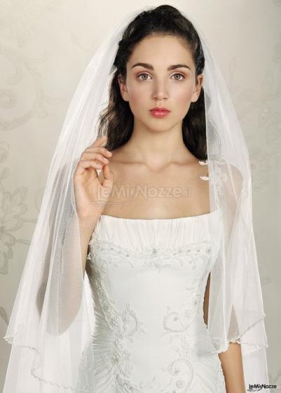 Abito da sposa con decori eleganti e velo - Collezione Zaffiro Z5