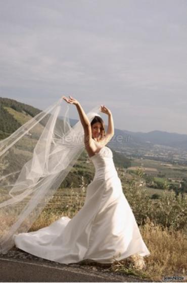 Foto sposa con velo svolazzante