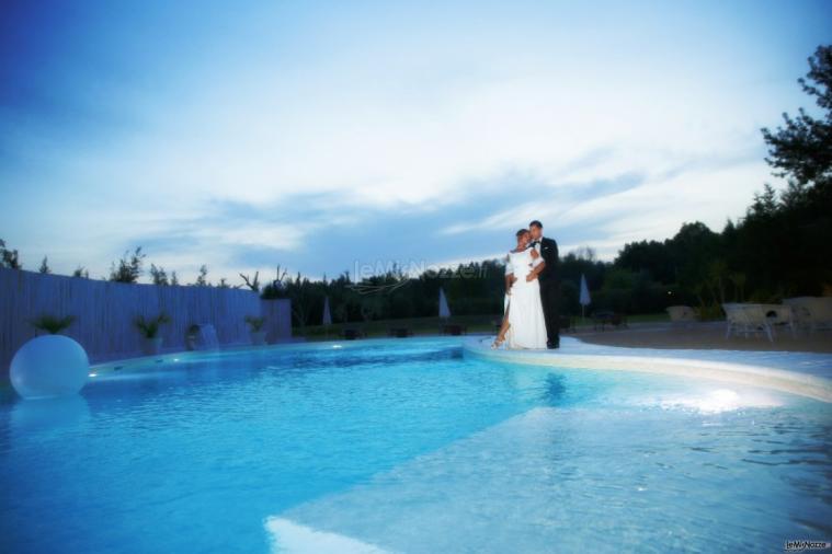 Feudo della Selva - Gli sposi in piscina