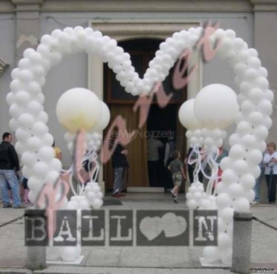 Arco di palloncini a forma di cuore