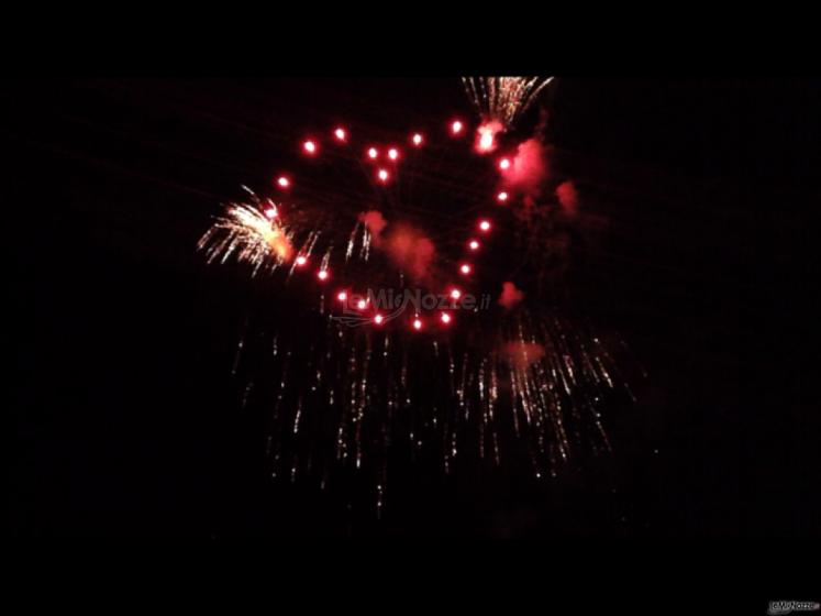 Fuochi d'artificio per il matrimonio . Cuore