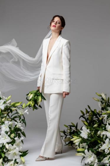 La Nuova Sartoria . Tale Couture. abito da sposa mod. Irene tailleur con pantalone