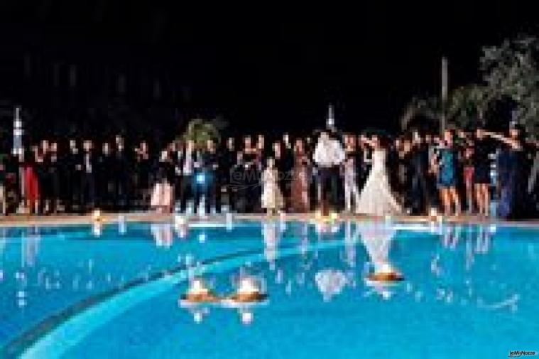 Ricevimento di matrimonio a bordo piscina