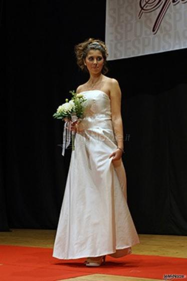 Abito da sposa dalla linea semplice dell'Atelier Sposa Spose di castel San Giovanni