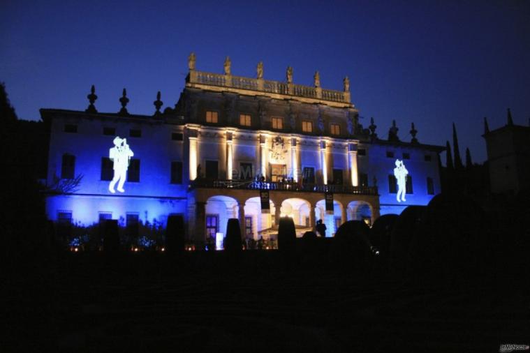 Illuminazione serale della villa