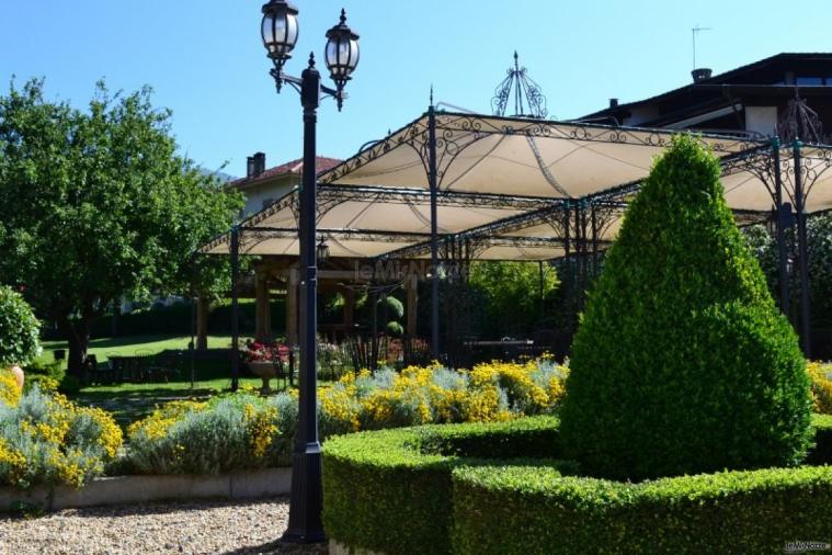 Giardino dell'hotel con gzebi