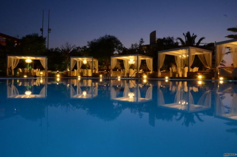 Villa Torre Rossa - Gazebo allestiti a bordo piscina per il matrimonio