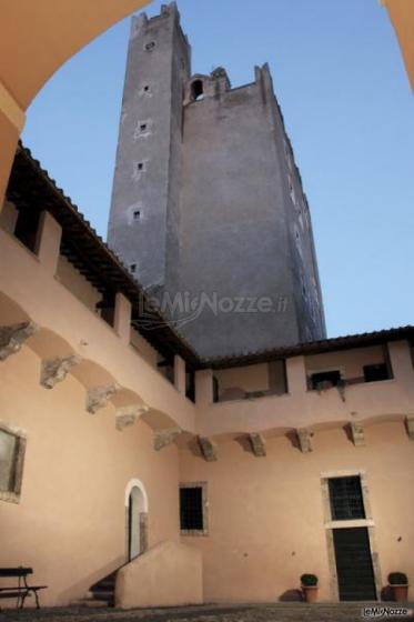 Cortile medioevale per il servizio fotografico di nozze