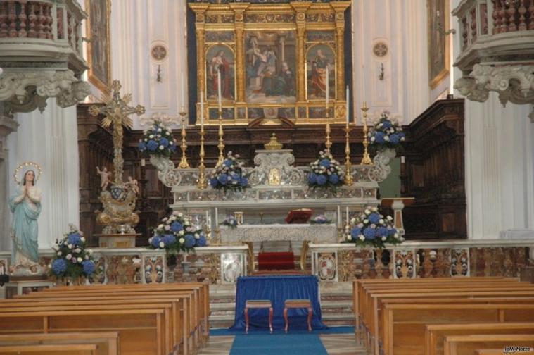 Chiesa in blu per il matrimonio