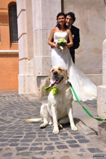 Gli sposi con il loro fido amico