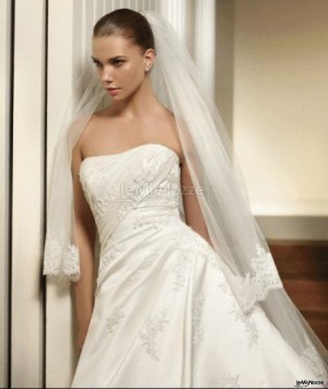 Splendore Atelier - Abito da sposa senza maniche con velo lungo