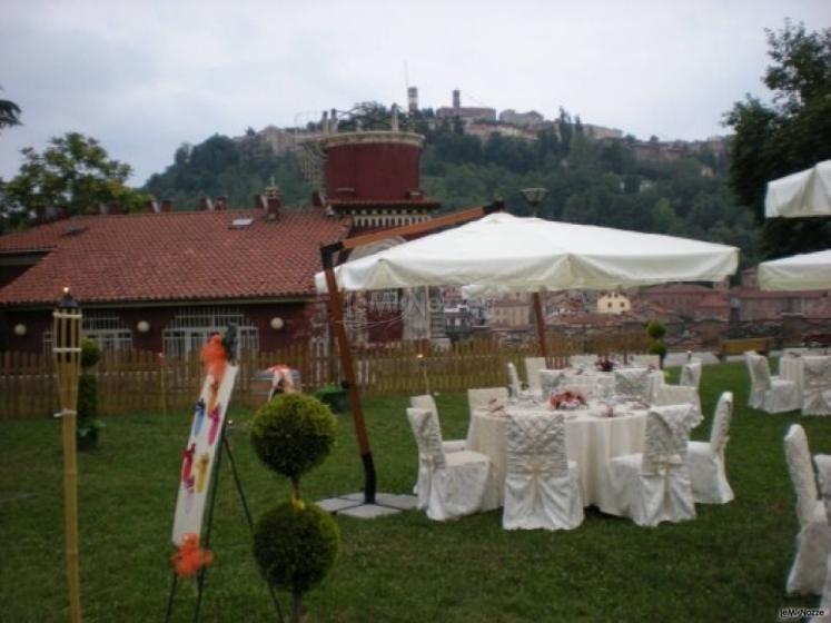 Allestimento del matrimonio in giardino