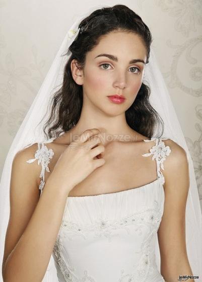 Abito da sposa con spalline di fiori in tessuto - Collezione Zaffiro Z7