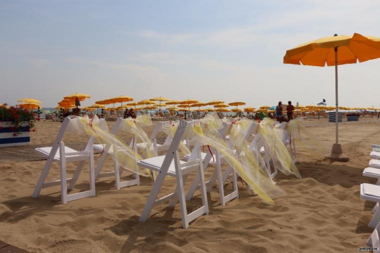 Camping Garden Paradiso - L'allestimeto della cerimonia sulla spiaggia