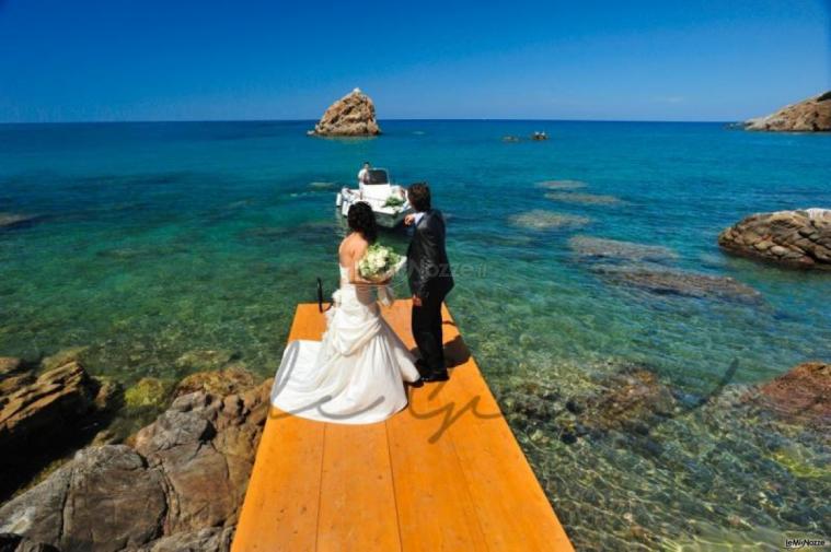 Hotel Le Calette - Gli sposi sulla pedana sul mare