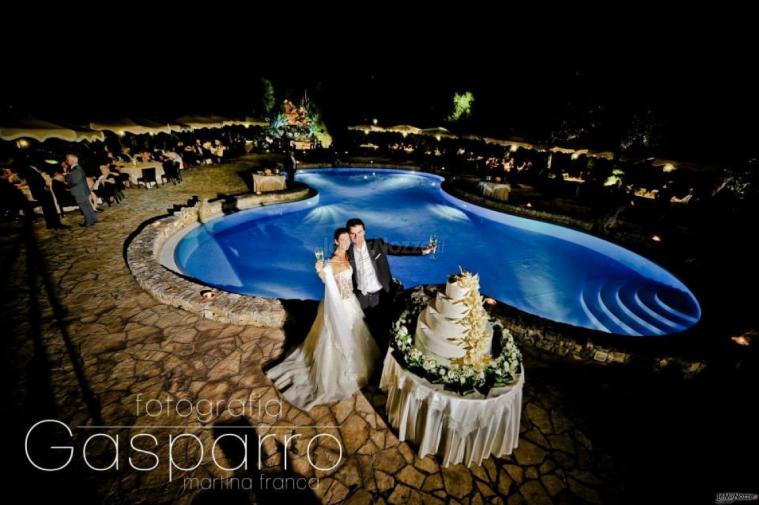 Villa Menelao - Il taglio della torta a bordo piscina