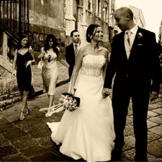 Fotografia degli sposi dopo la cerimonia di matrimonio