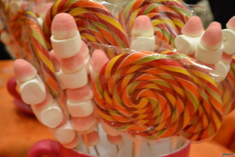 Il tavolo del candy bar al matrimonio