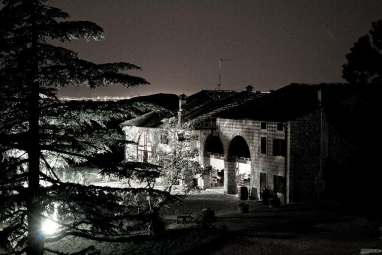 Antica cascina della Tenuta Coffele di notte