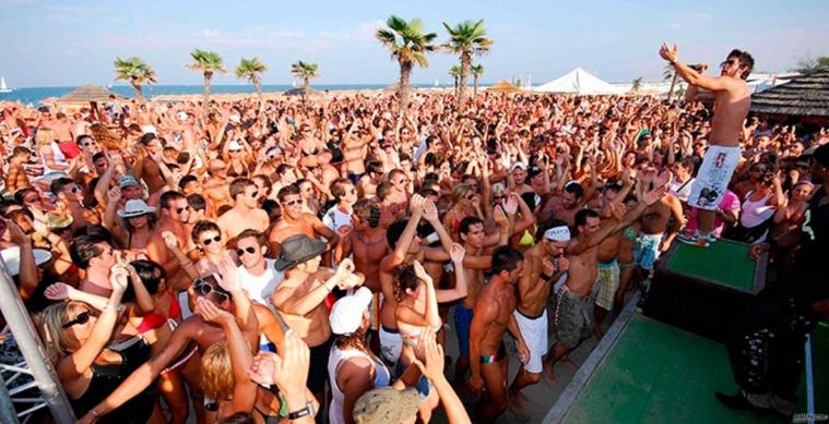 Addio al celibato in spiaggia