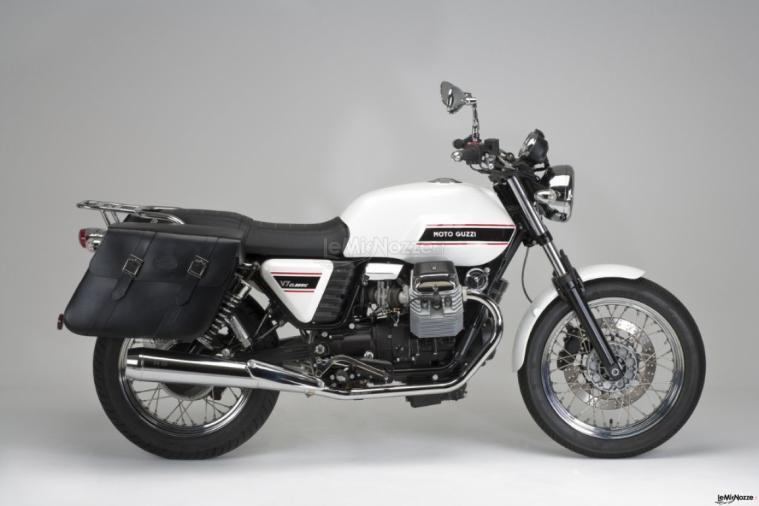 Moto Guzzi V7 - Rent Up! Florence