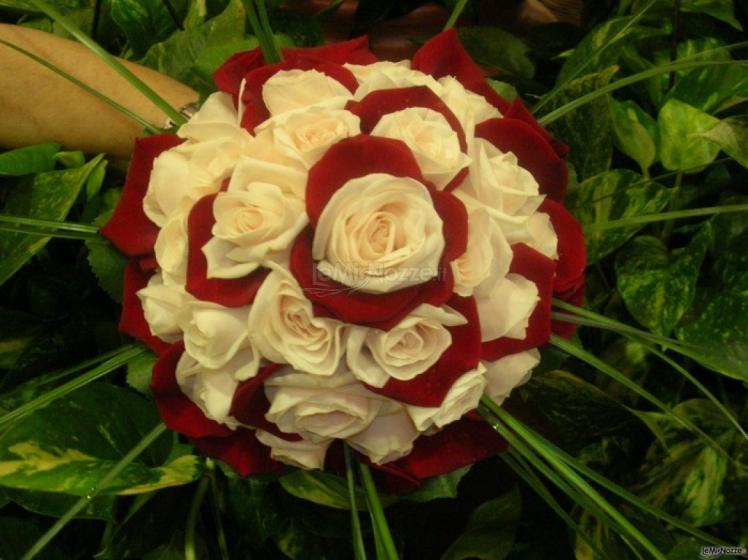 Bouquet sposa bianco e rosso